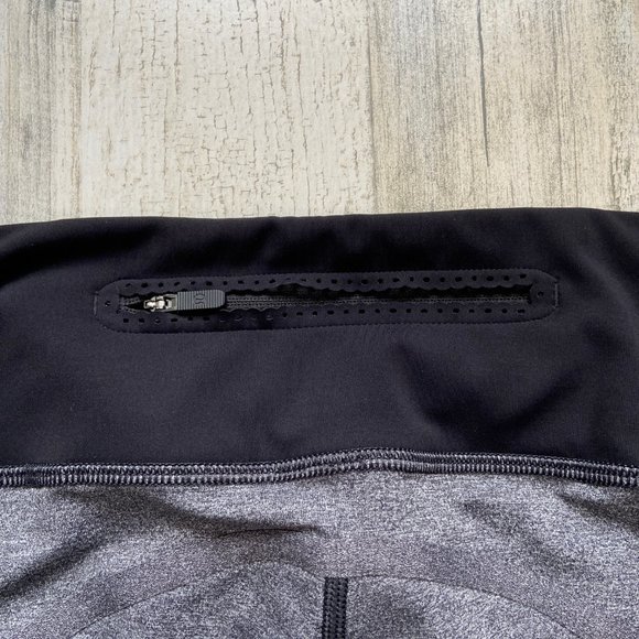CLEARANCE! Lululemon Size 6 Small Smooth Stride Crop Leggings Heathered Black - Picture 9 of 11